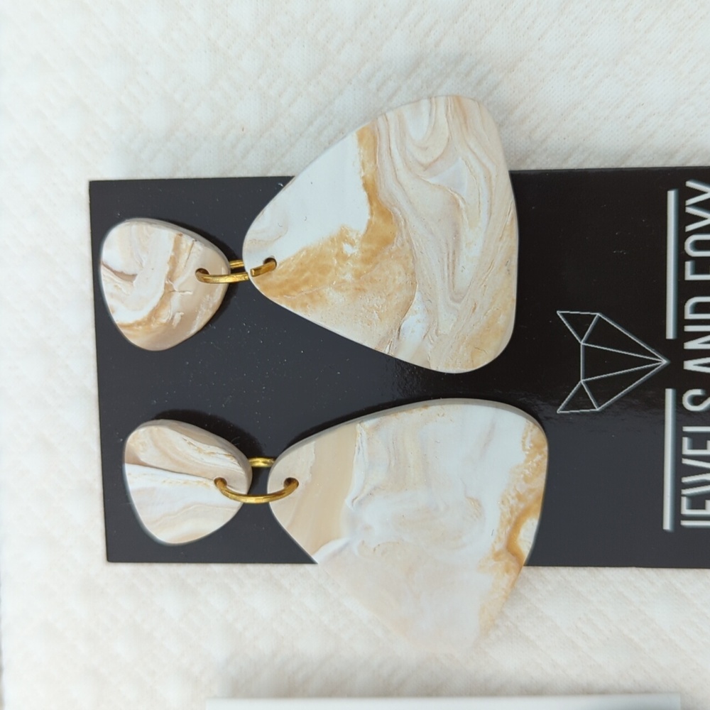 Resin earrings - Picture 3 of 3